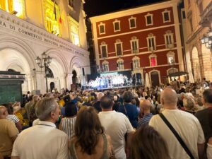 La riscoperta della movida: iniziative ed eventi, migliaia di persone per le vie di Chieti