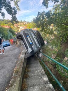 A Teramo spettacolare incidente stradale senza gravi conseguenze