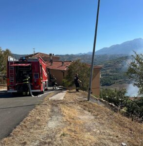 Due incendi nel Teramano, uno si è svuluppato vicino al centro abitato di Miano. Un uomo ustionato